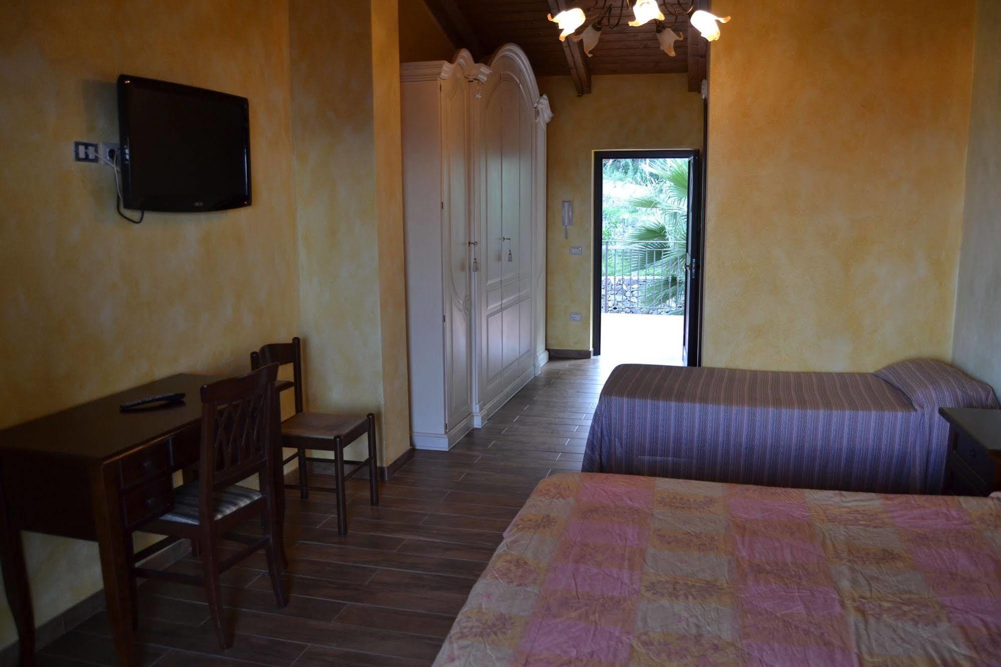 B&B Villa Chianalea Шила Екстериор снимка