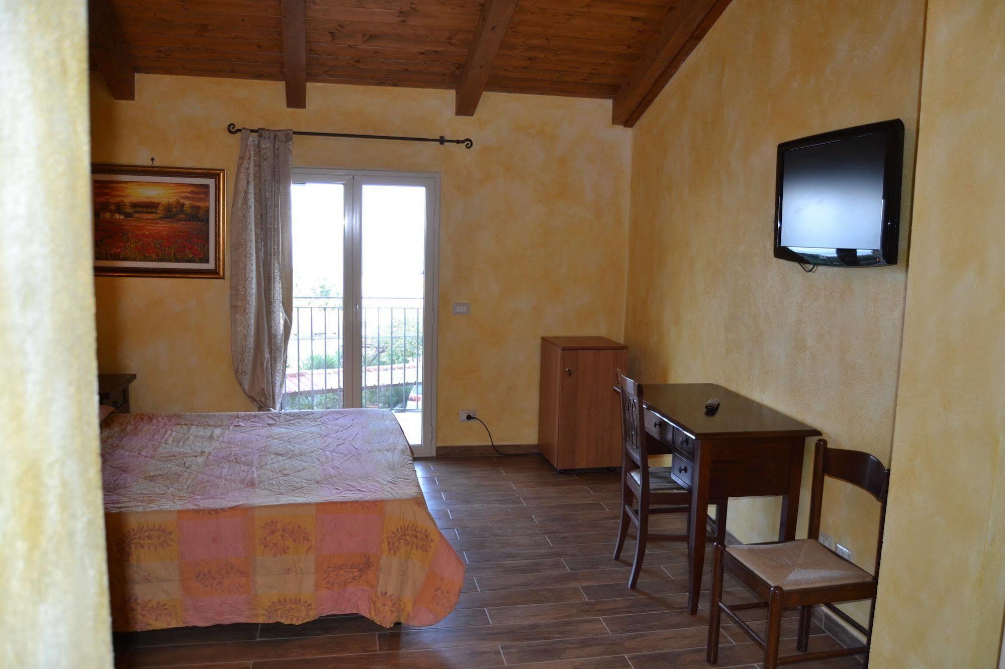 B&B Villa Chianalea Шила Екстериор снимка