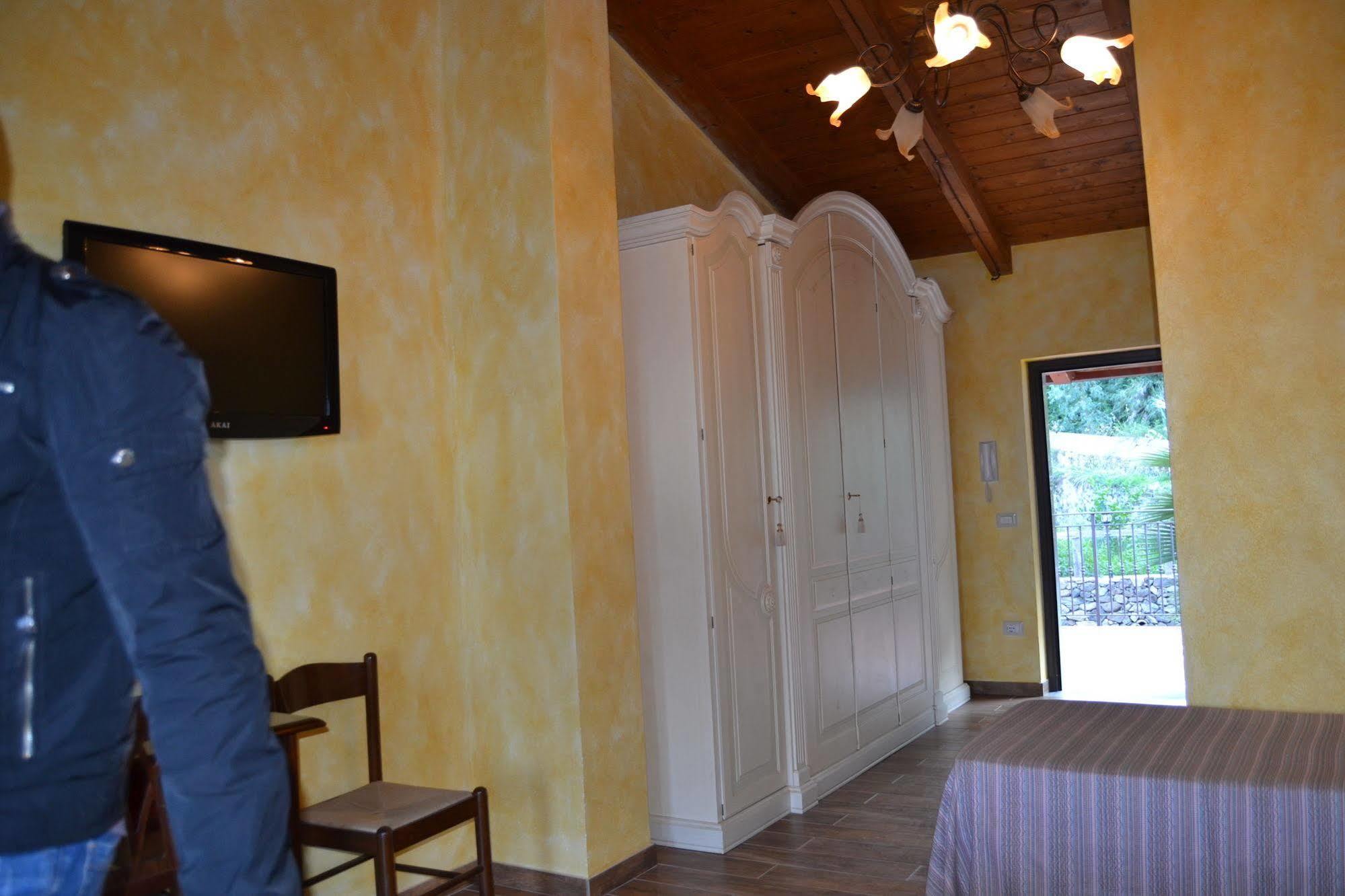B&B Villa Chianalea Шила Екстериор снимка